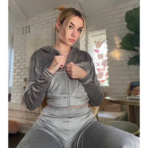 SKIMS Velour Hoodie in Smoke Large L NWT - Picture 4 of 15